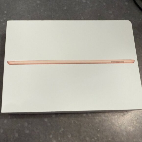 Apple iPad (6th Generation) - 32GB Wi-Fi - Gold - Picture 7 of 10